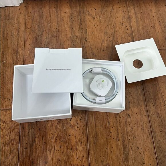 APPLE AIRPODS PRO 1 ST GEN EMPTY BOX WITH CHARGING CABLE + MANUAL + EAR TIPS - Picture 3 of 12